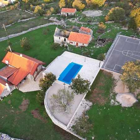 Patakun Holiday Home For 5, With Heated Pool Lecevica المظهر الخارجي الصورة