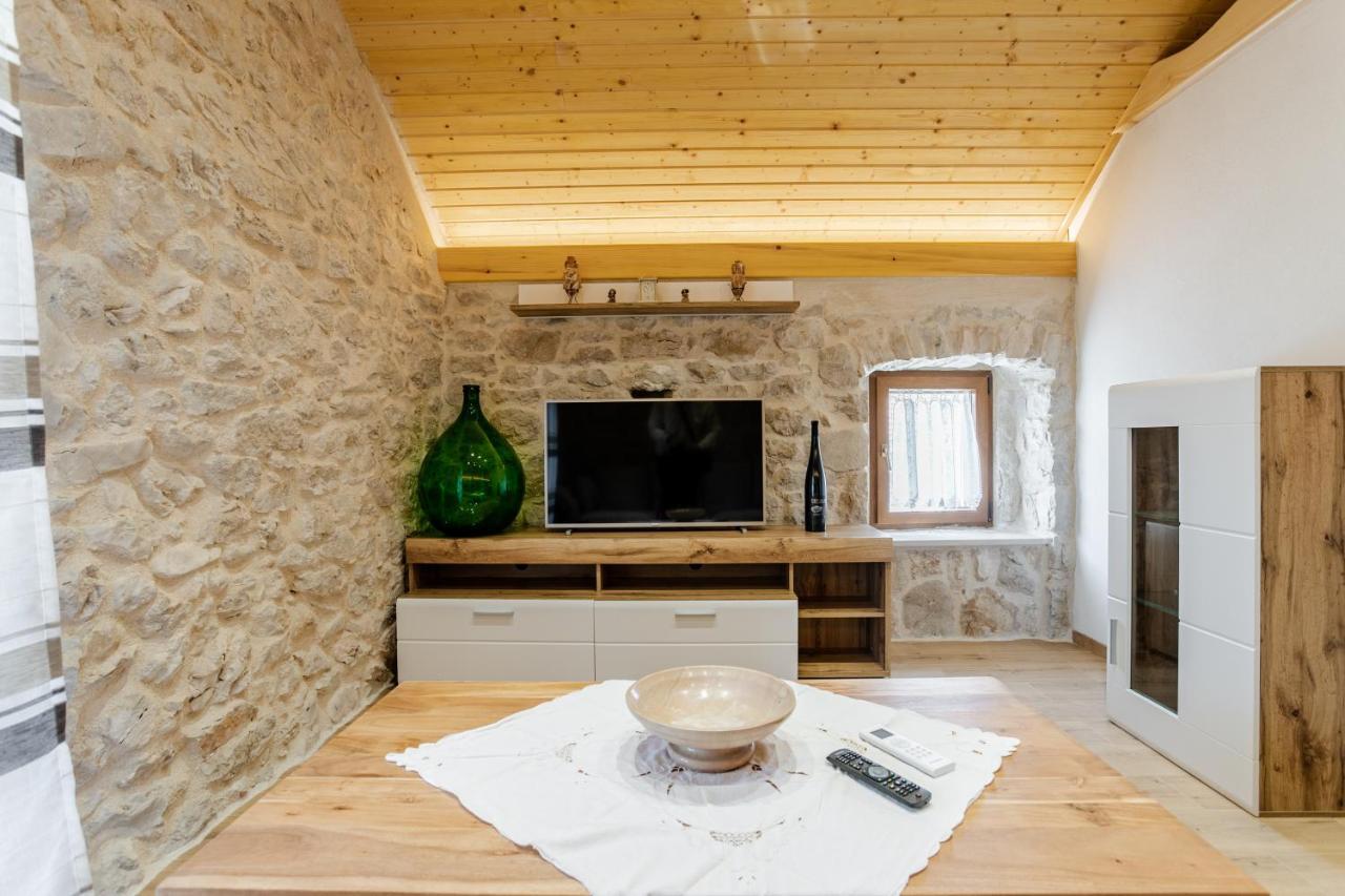 Patakun Holiday Home For 5, With Heated Pool Lecevica المظهر الخارجي الصورة