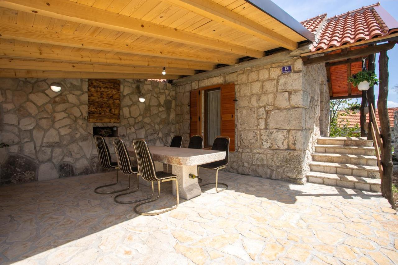 Patakun Holiday Home For 5, With Heated Pool Lecevica المظهر الخارجي الصورة