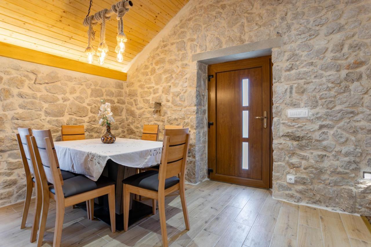 Patakun Holiday Home For 5, With Heated Pool Lecevica المظهر الخارجي الصورة