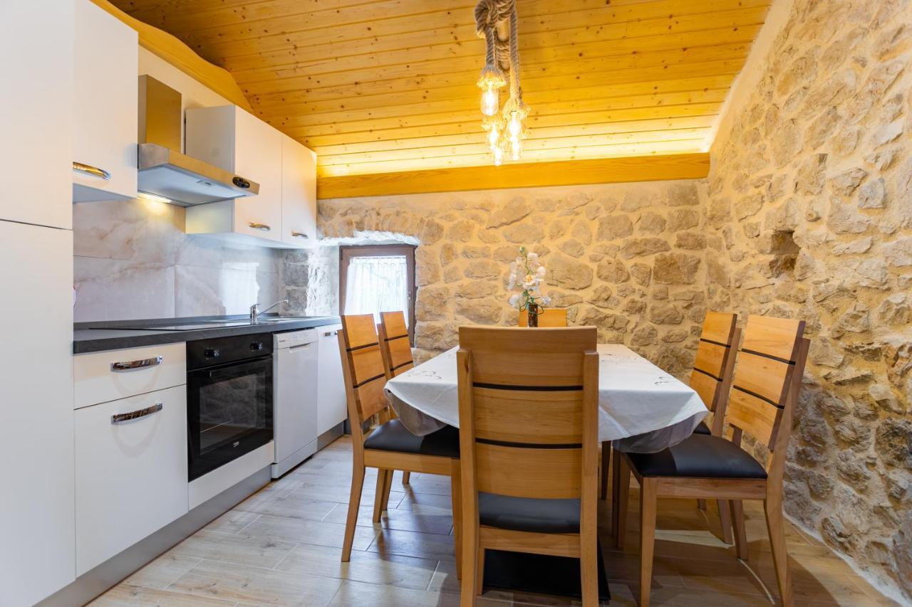 Patakun Holiday Home For 5, With Heated Pool Lecevica المظهر الخارجي الصورة