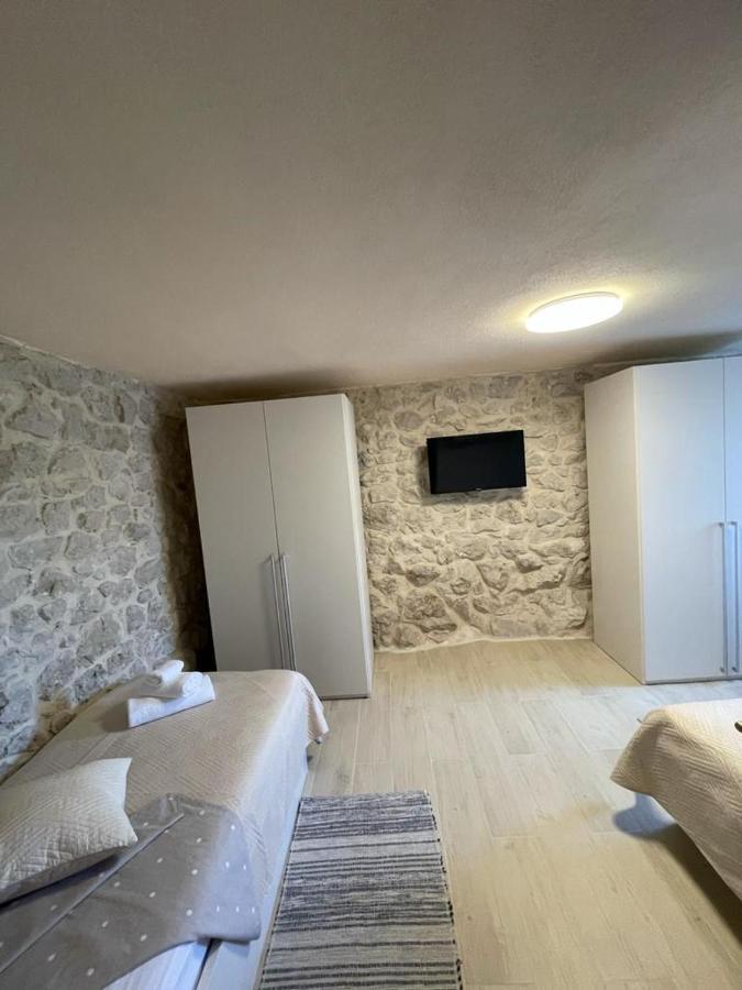 Patakun Holiday Home For 5, With Heated Pool Lecevica المظهر الخارجي الصورة