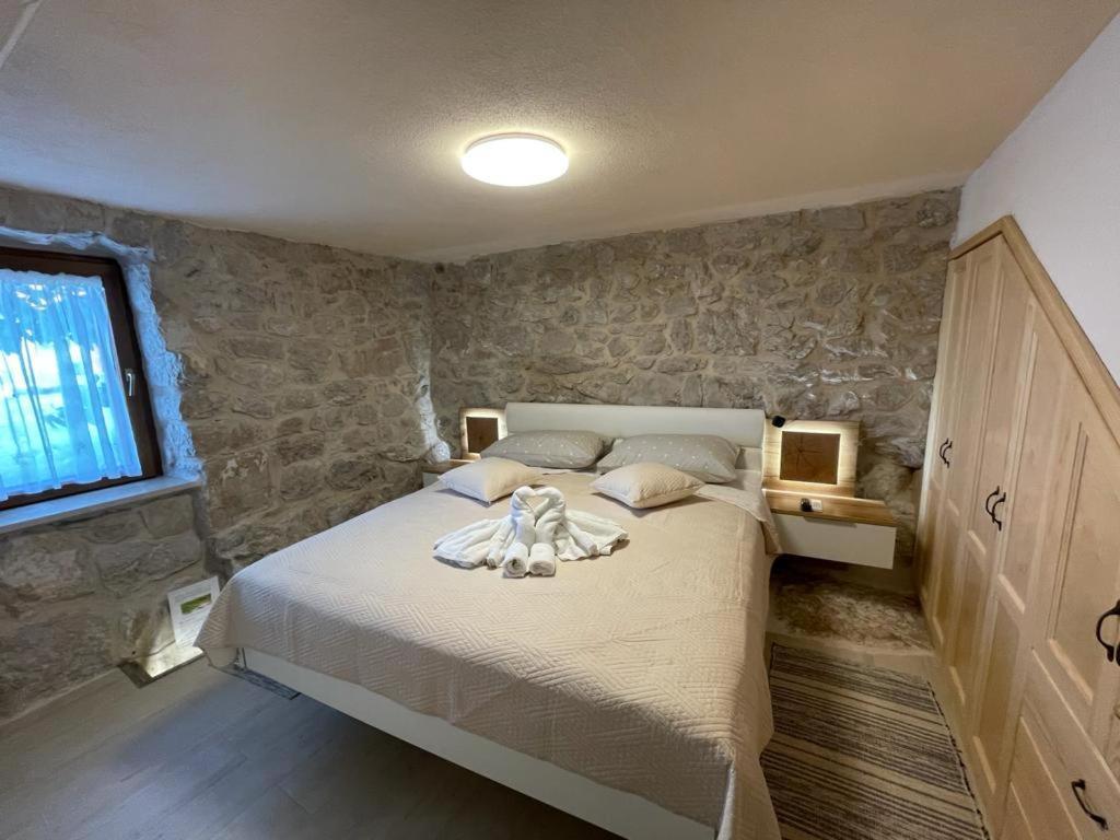 Patakun Holiday Home For 5, With Heated Pool Lecevica المظهر الخارجي الصورة