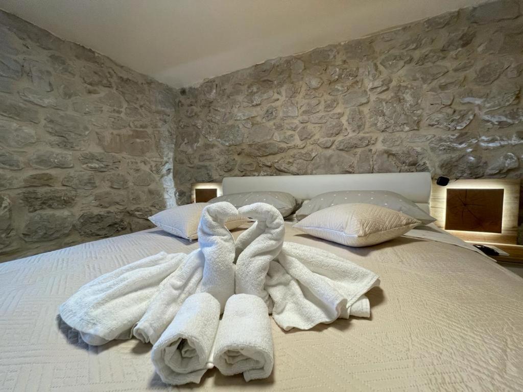Patakun Holiday Home For 5, With Heated Pool Lecevica المظهر الخارجي الصورة