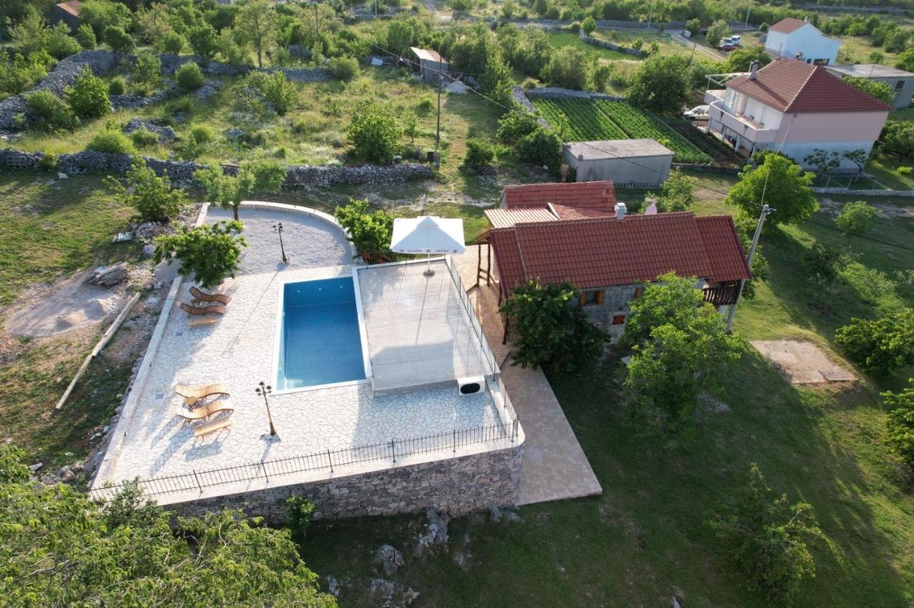 Patakun Holiday Home For 5, With Heated Pool Lecevica المظهر الخارجي الصورة