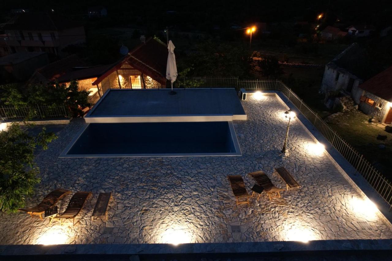 Patakun Holiday Home For 5, With Heated Pool Lecevica المظهر الخارجي الصورة