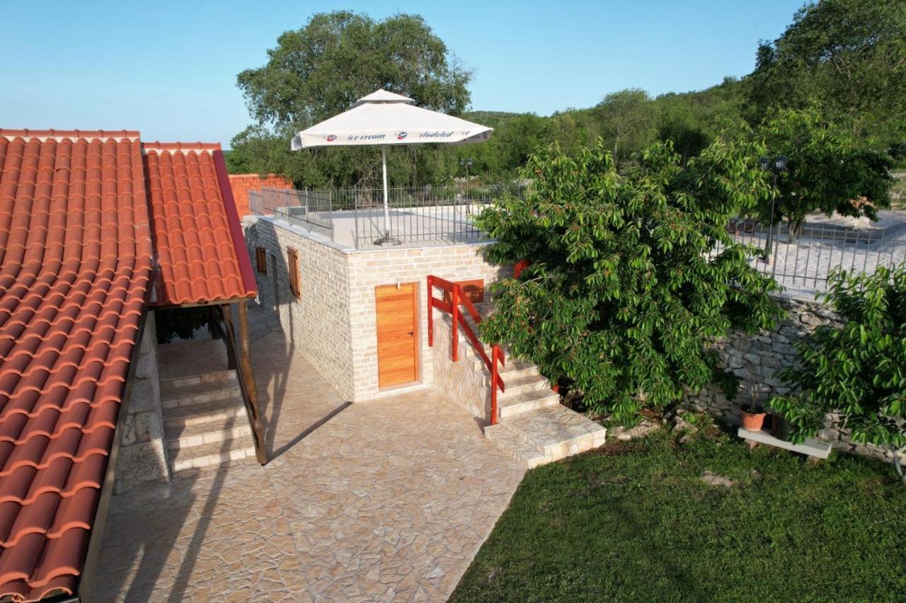 Patakun Holiday Home For 5, With Heated Pool Lecevica المظهر الخارجي الصورة