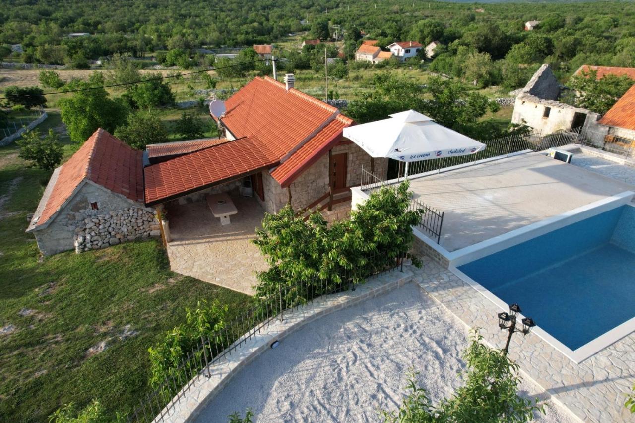Patakun Holiday Home For 5, With Heated Pool Lecevica المظهر الخارجي الصورة