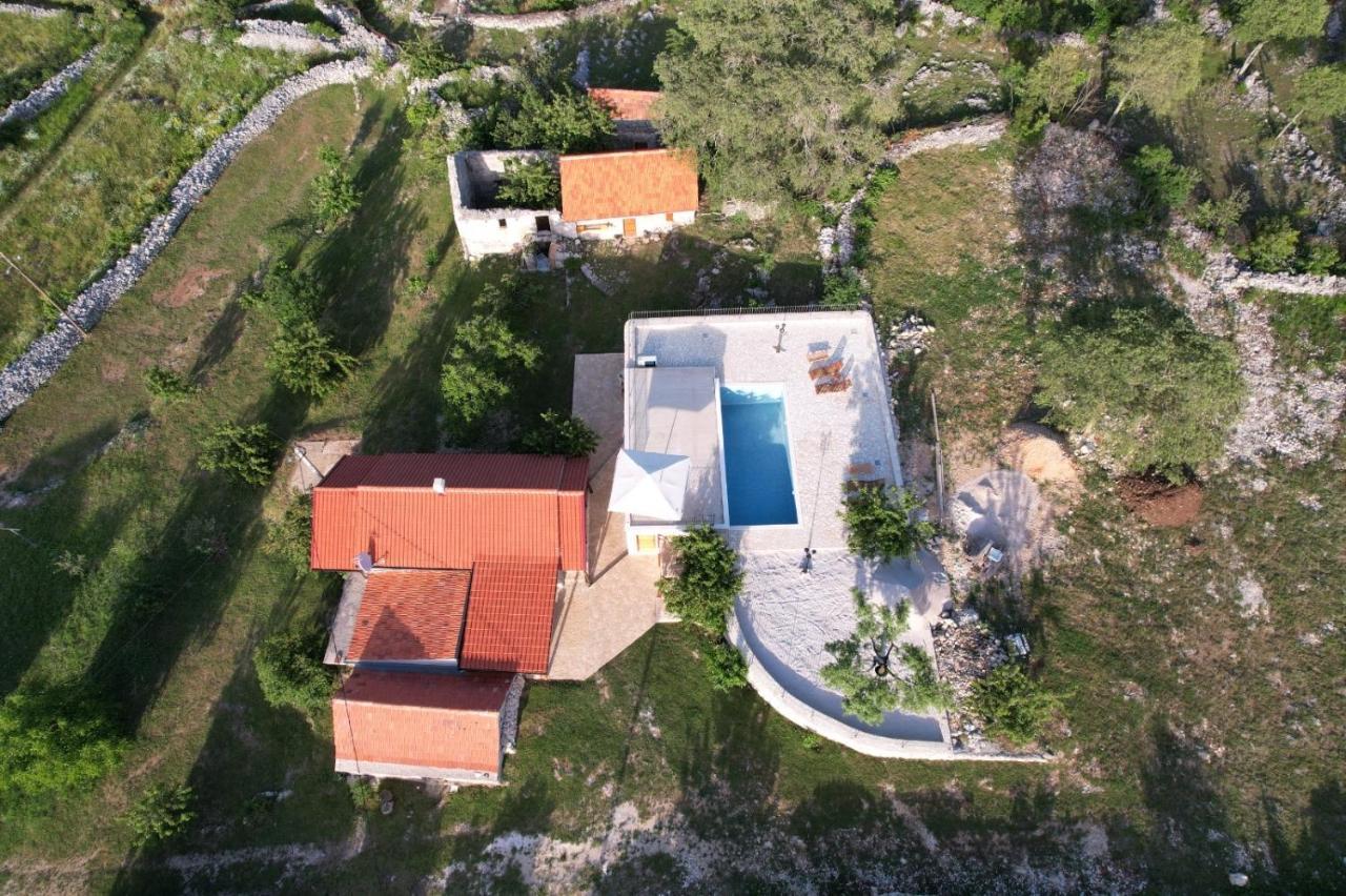 Patakun Holiday Home For 5, With Heated Pool Lecevica المظهر الخارجي الصورة