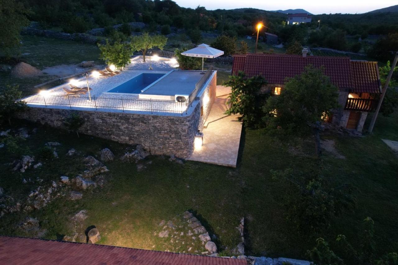 Patakun Holiday Home For 5, With Heated Pool Lecevica المظهر الخارجي الصورة