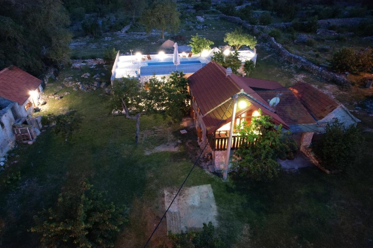 Patakun Holiday Home For 5, With Heated Pool Lecevica المظهر الخارجي الصورة