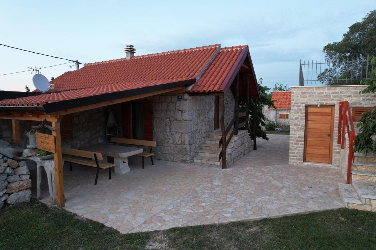 Patakun Holiday Home For 5, With Heated Pool Lecevica المظهر الخارجي الصورة