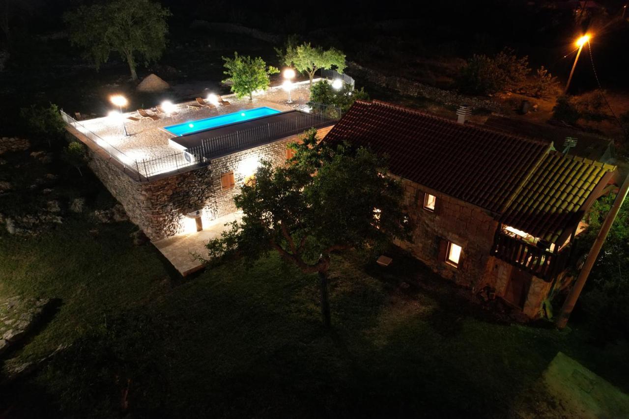 Patakun Holiday Home For 5, With Heated Pool Lecevica المظهر الخارجي الصورة