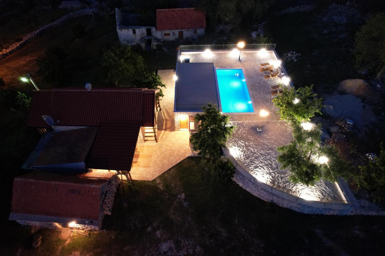 Patakun Holiday Home For 5, With Heated Pool Lecevica المظهر الخارجي الصورة
