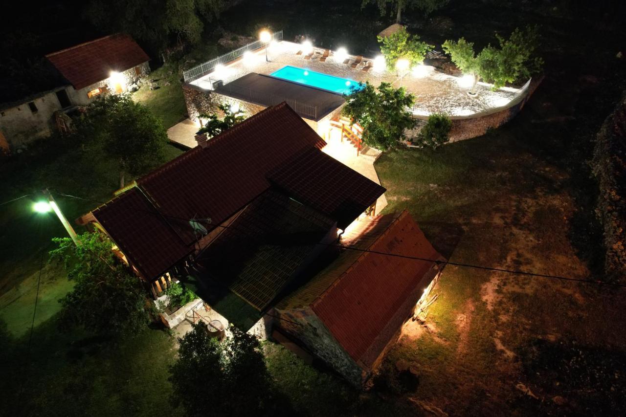 Patakun Holiday Home For 5, With Heated Pool Lecevica المظهر الخارجي الصورة