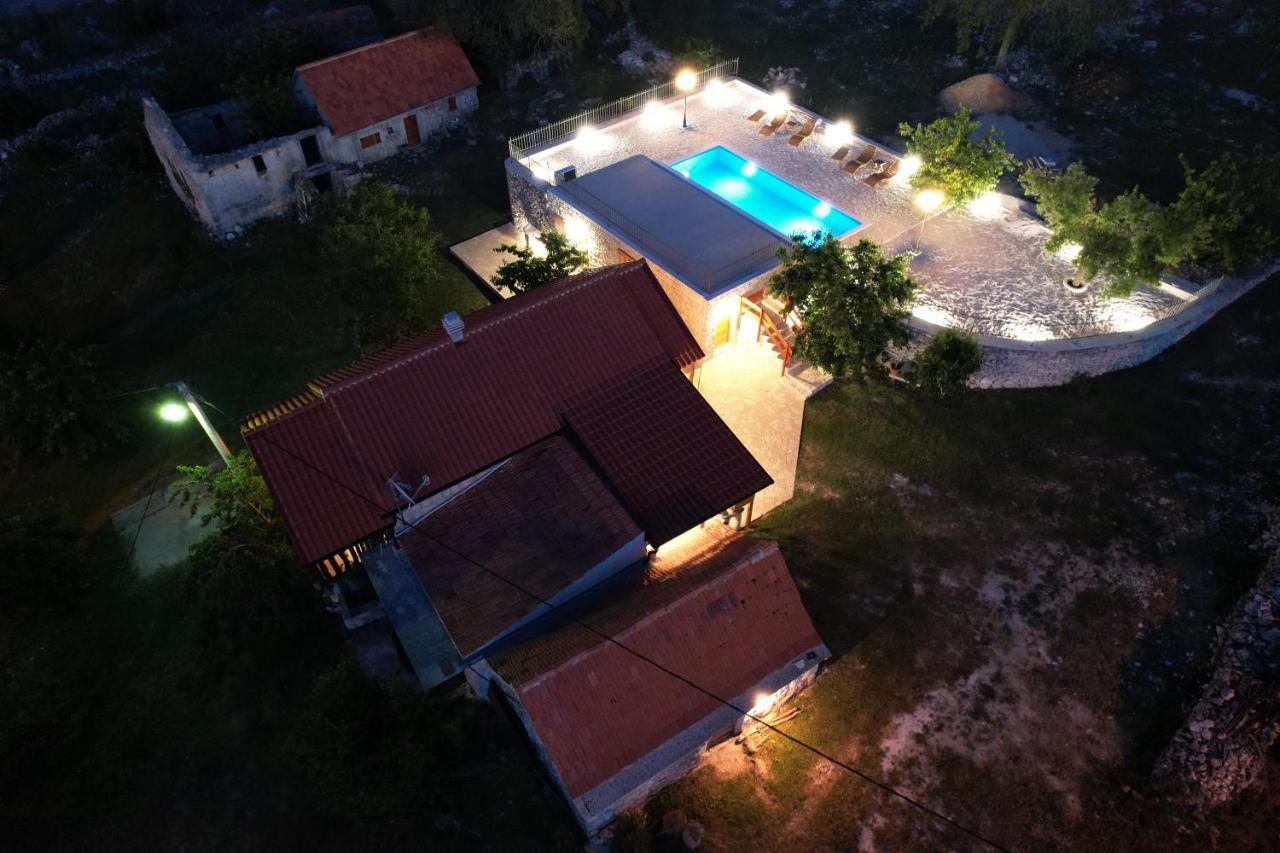 Patakun Holiday Home For 5, With Heated Pool Lecevica المظهر الخارجي الصورة