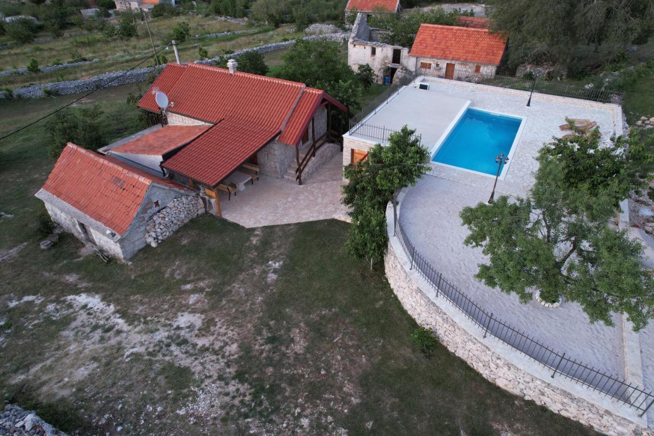 Patakun Holiday Home For 5, With Heated Pool Lecevica المظهر الخارجي الصورة