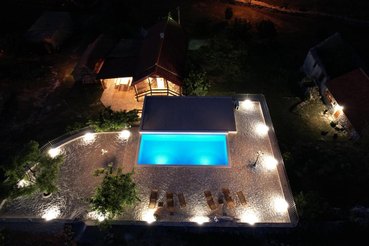Patakun Holiday Home For 5, With Heated Pool Lecevica المظهر الخارجي الصورة