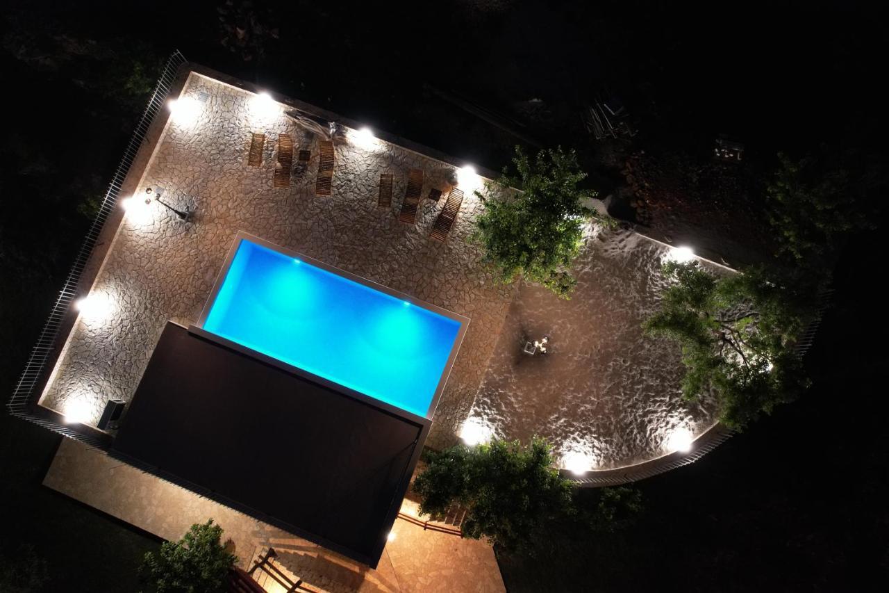 Patakun Holiday Home For 5, With Heated Pool Lecevica المظهر الخارجي الصورة