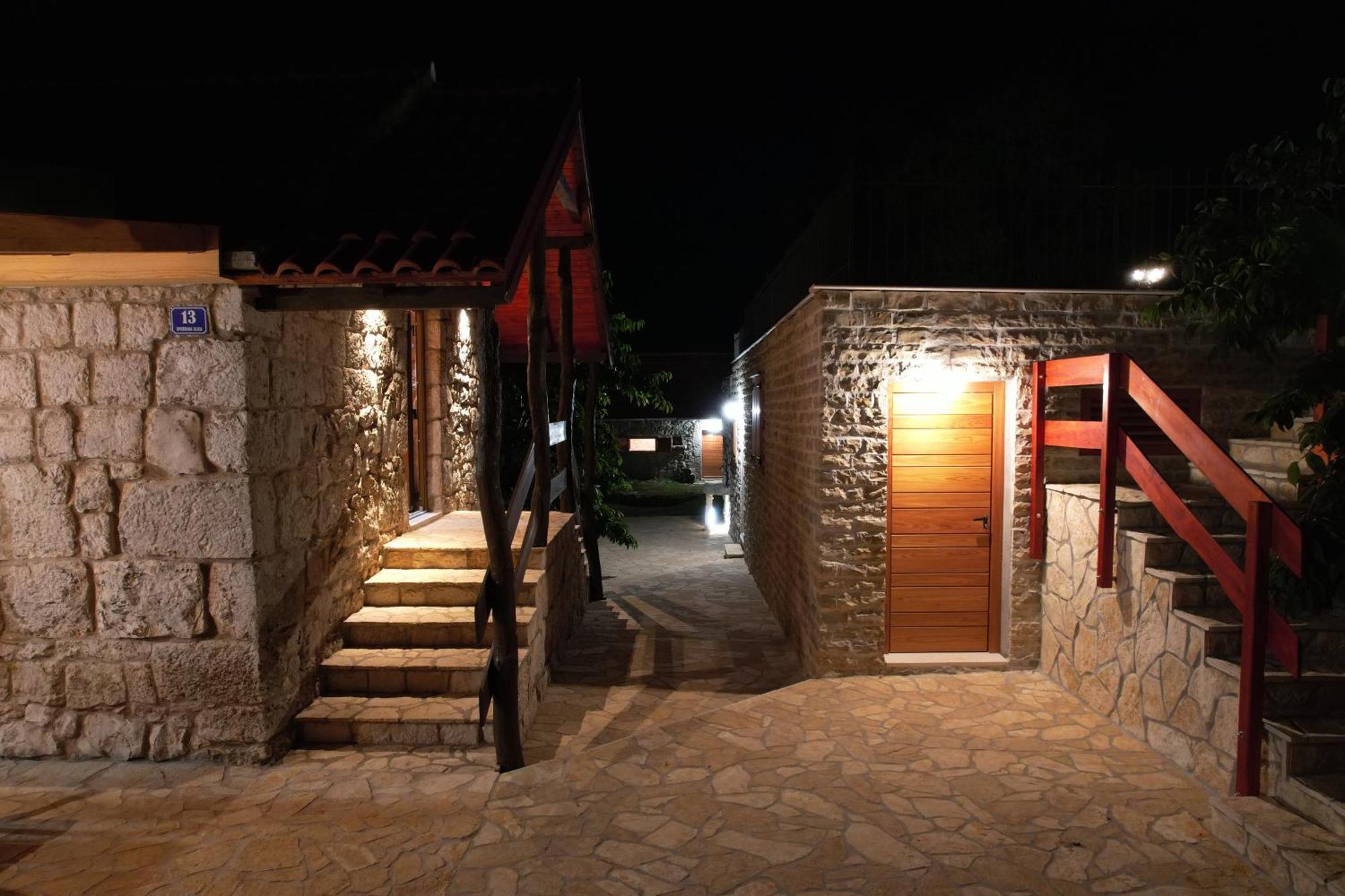 Patakun Holiday Home For 5, With Heated Pool Lecevica المظهر الخارجي الصورة