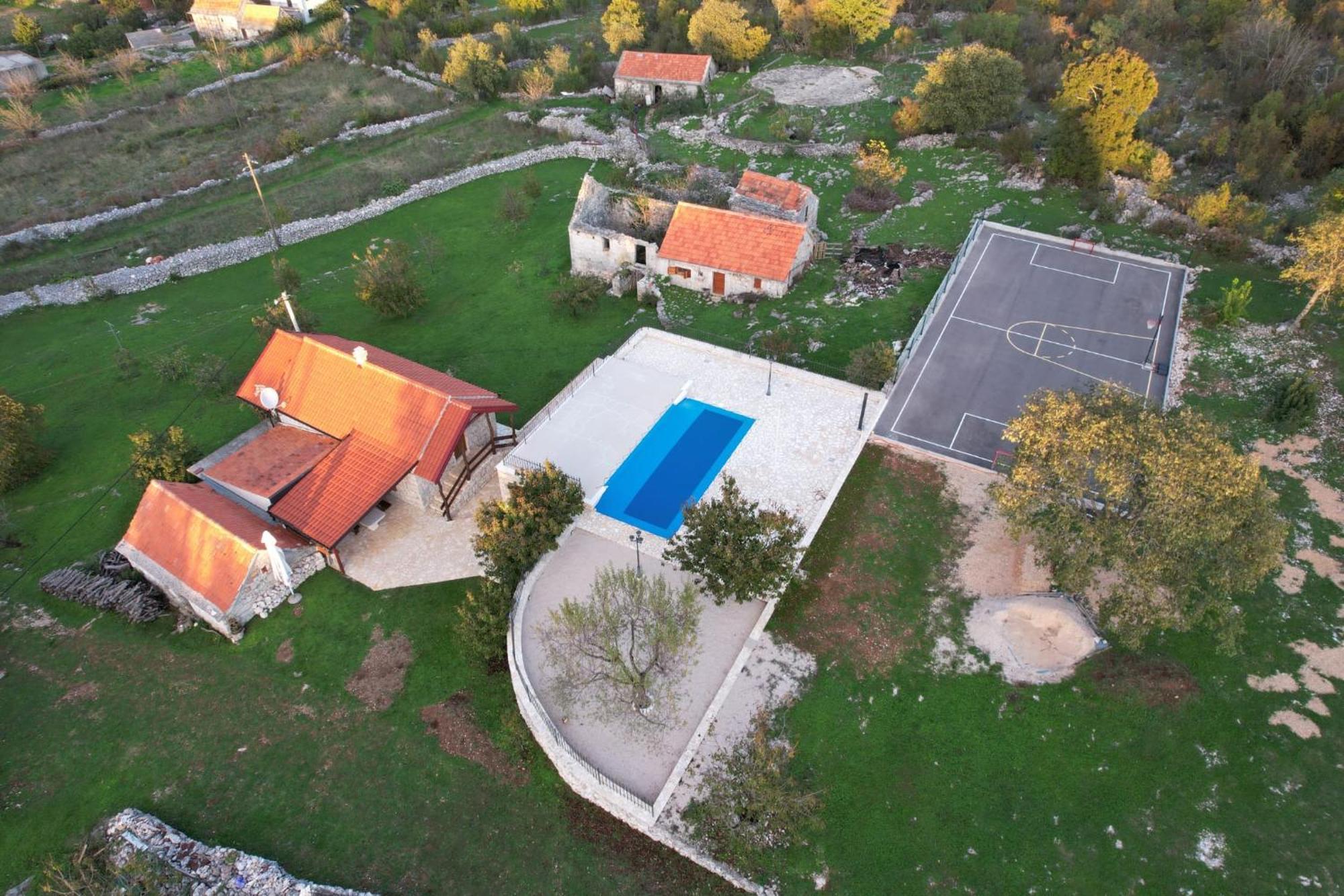 Patakun Holiday Home For 5, With Heated Pool Lecevica المظهر الخارجي الصورة