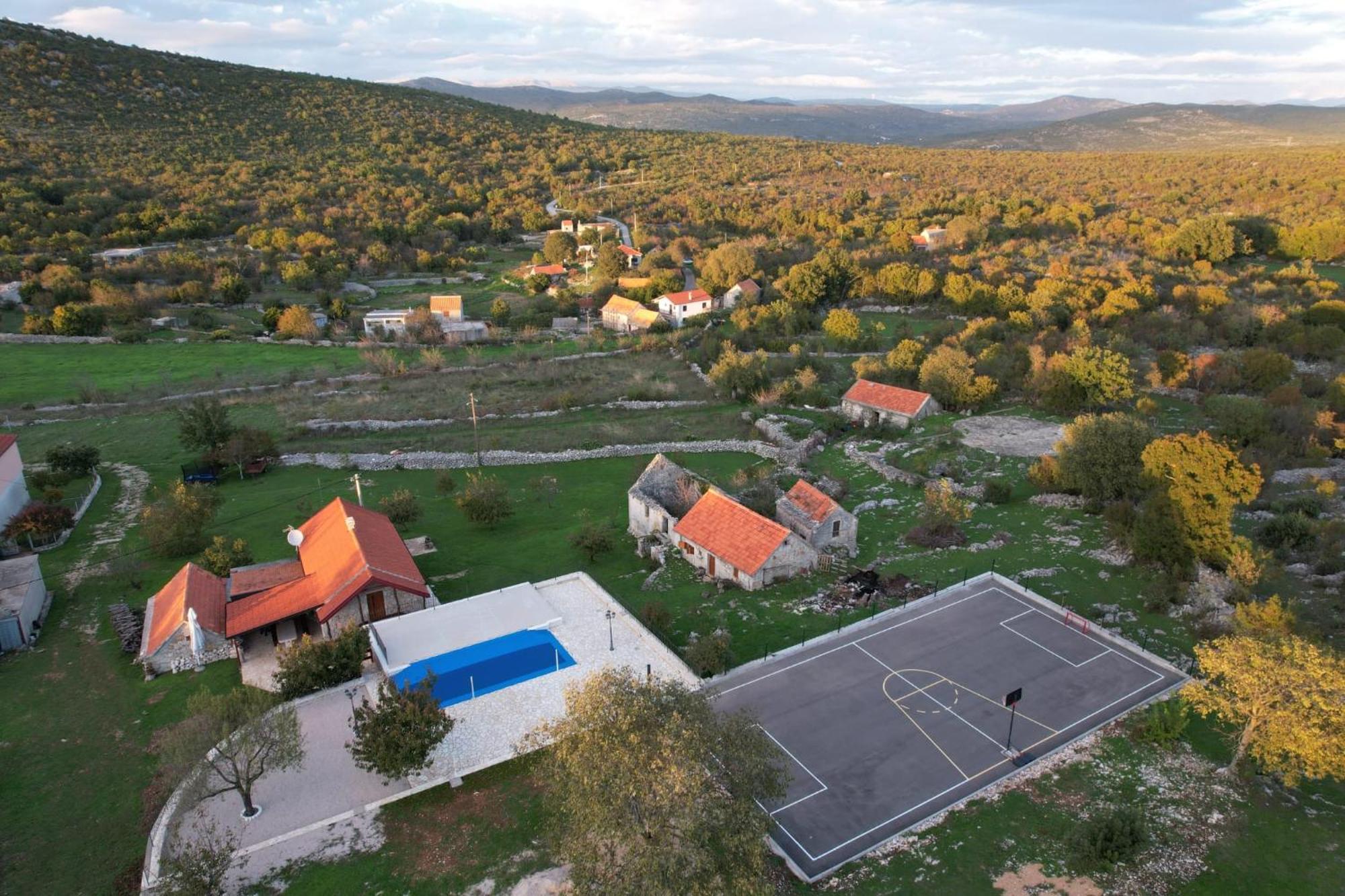 Patakun Holiday Home For 5, With Heated Pool Lecevica المظهر الخارجي الصورة