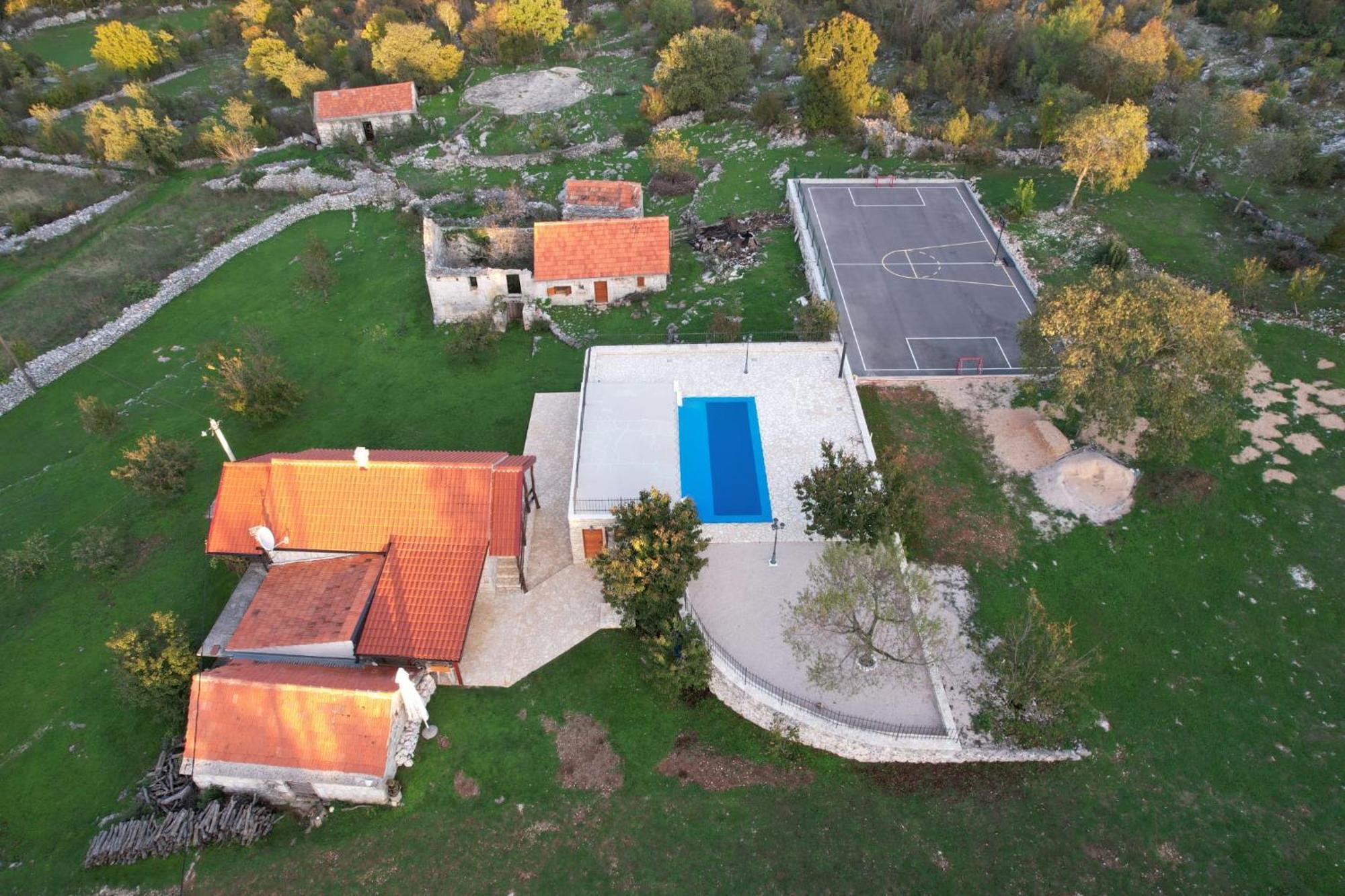 Patakun Holiday Home For 5, With Heated Pool Lecevica المظهر الخارجي الصورة